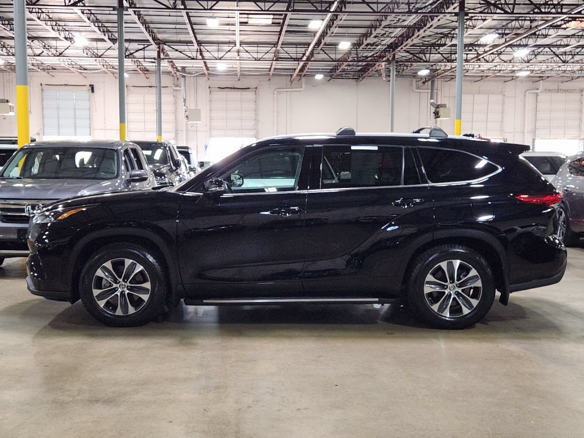 Used 2022 Toyota Highlander XLE FWD image 6