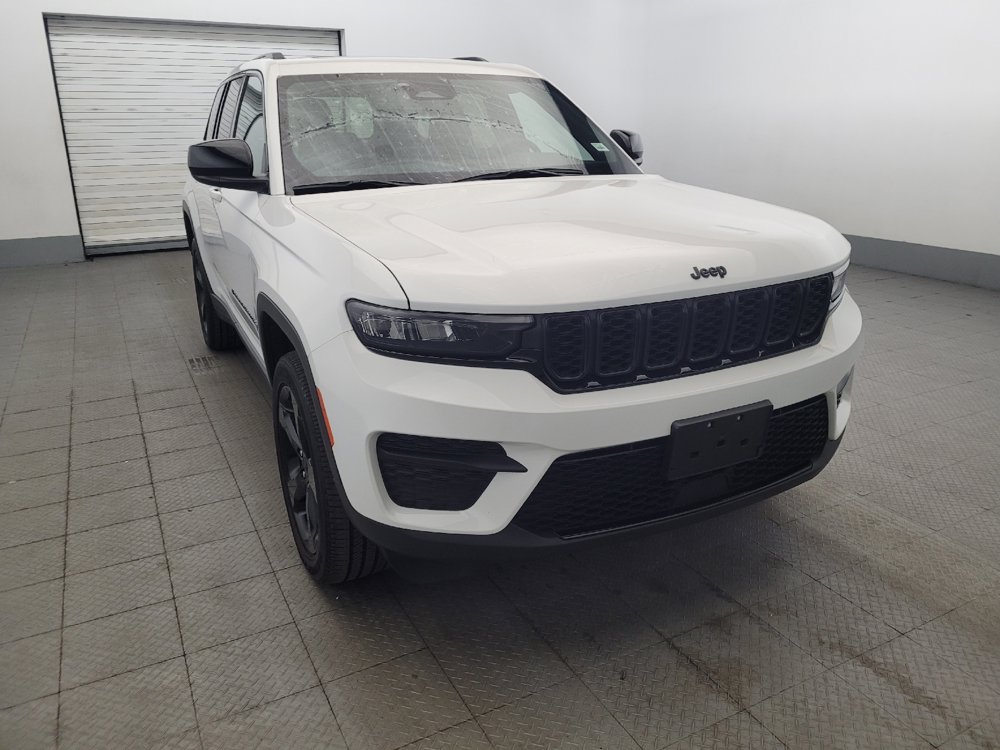 Used 2023 Jeep Grand Cherokee Altitude AWD/4WD image 14