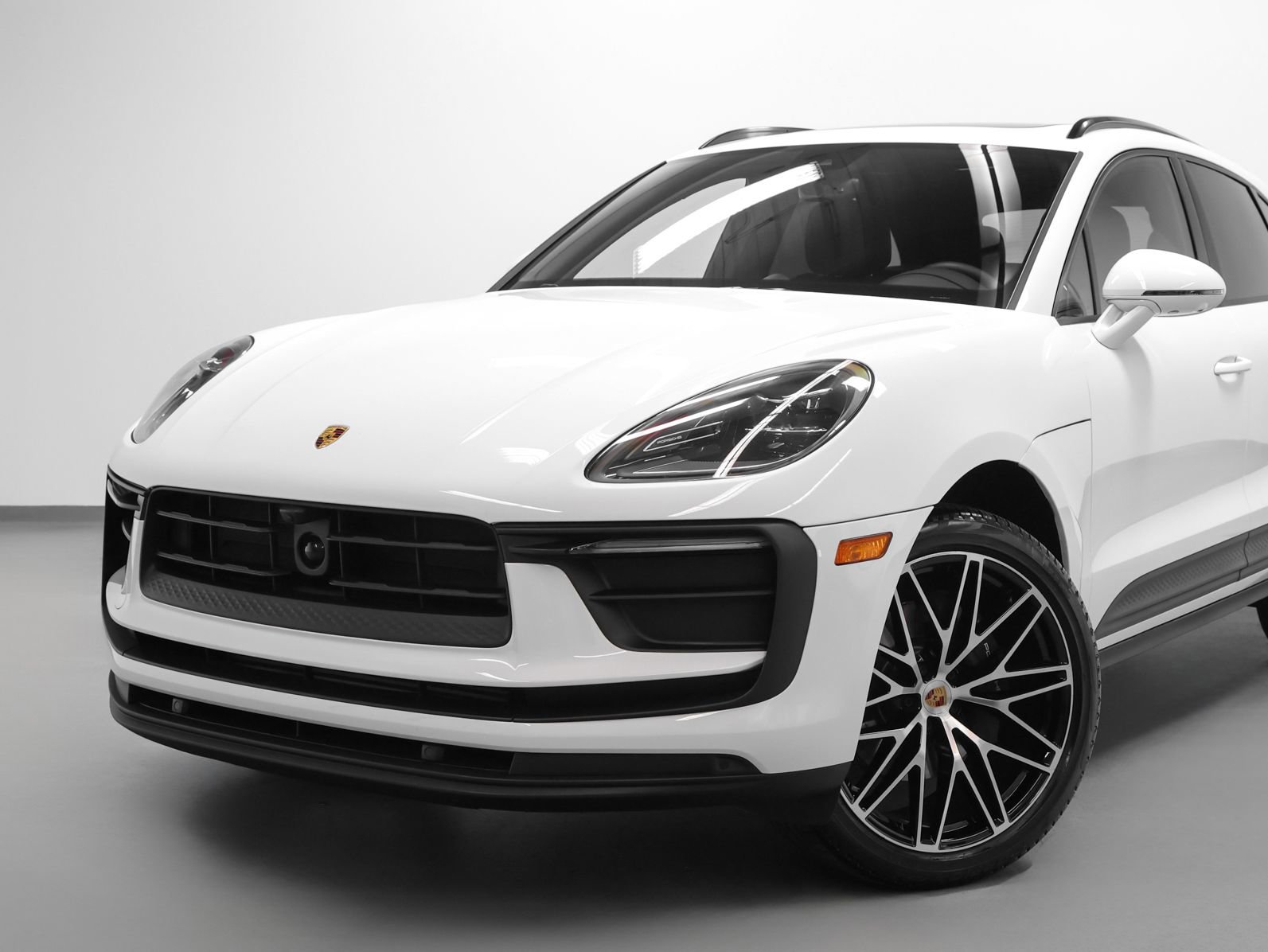 Certified 2026 Porsche Macan image 7