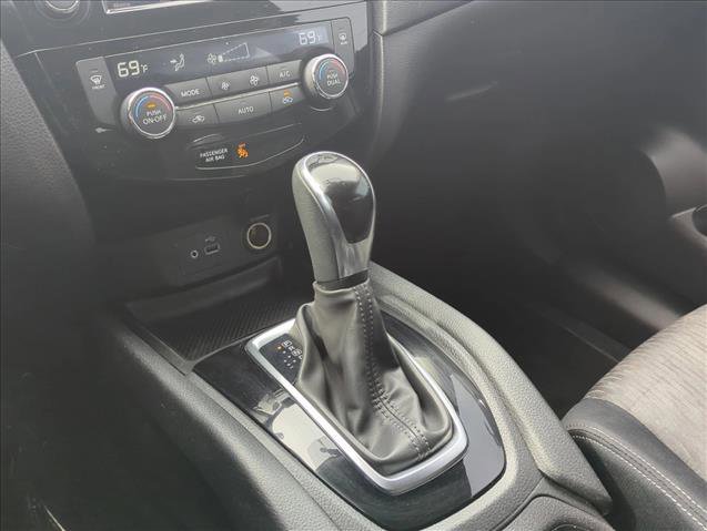 Used 2018 Nissan Rogue SV image 13