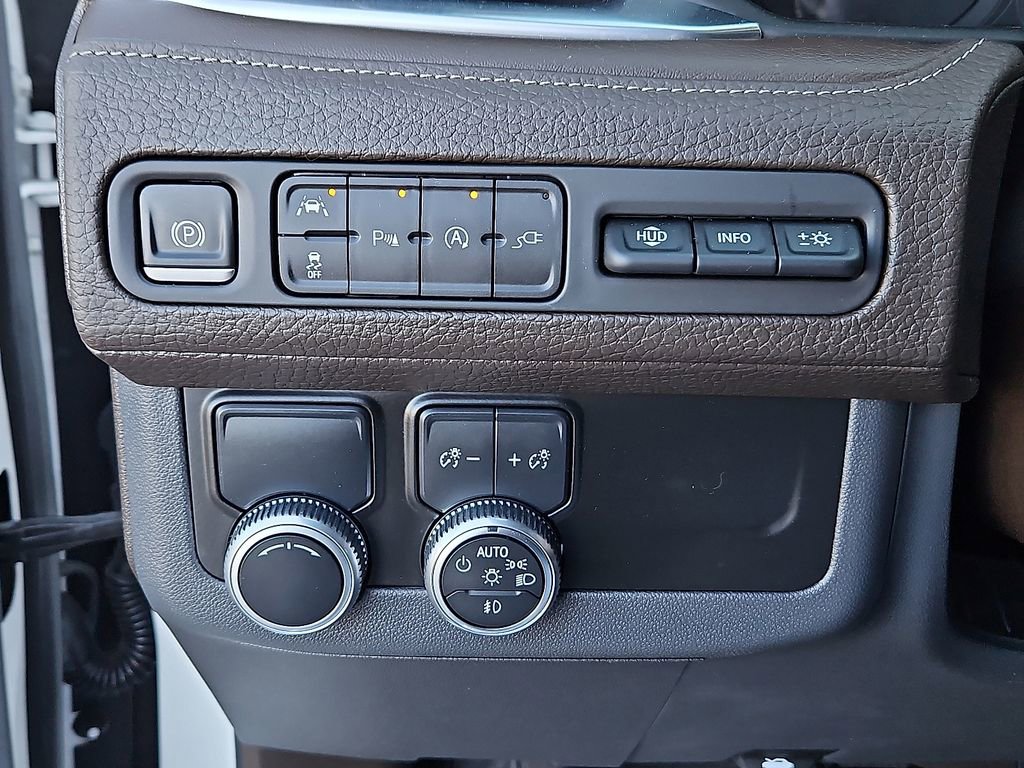 Used 2021 GMC Yukon Denali w/ Denali Premium Package image 23