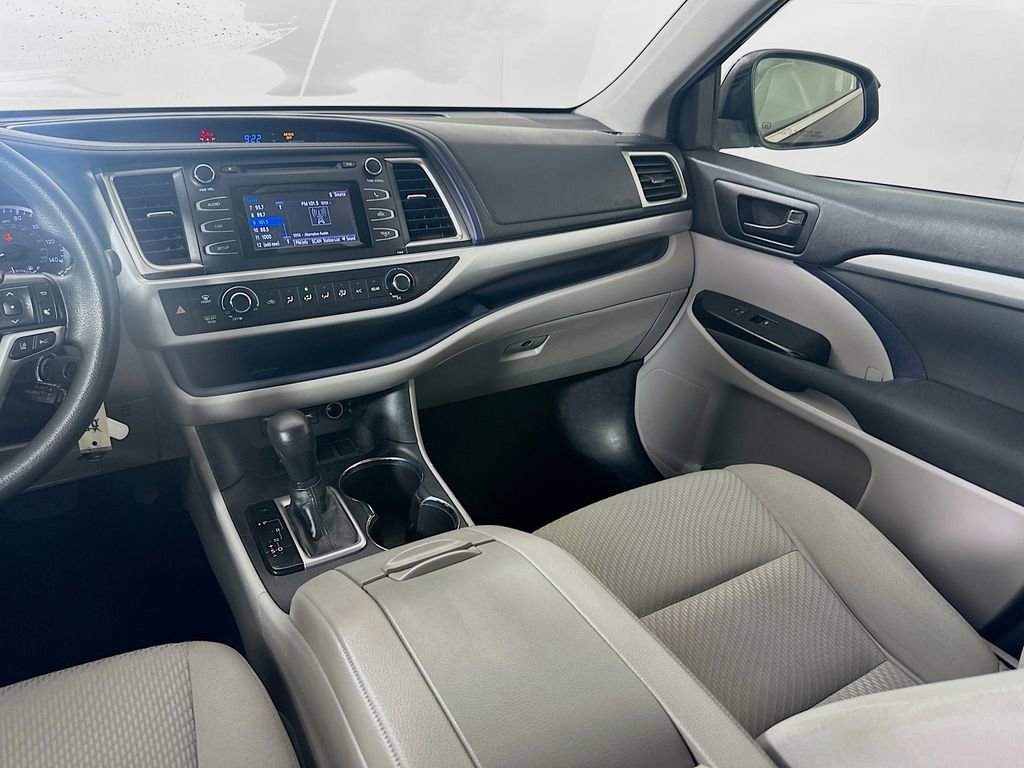 Used 2019 Toyota Highlander LE image 22