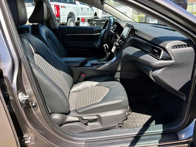 Used 2021 Toyota Camry SE w/ Cold Weather Package FWD image 13