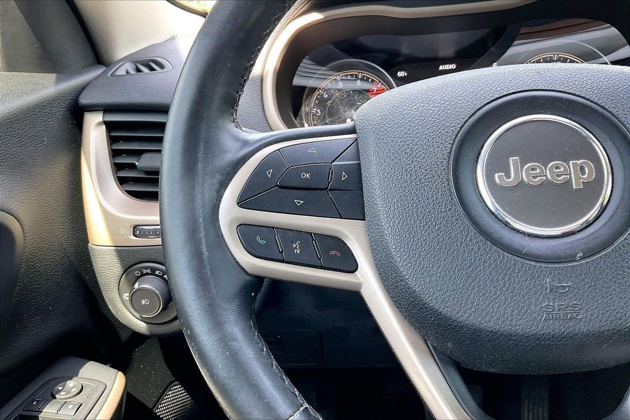 Used 2017 Jeep Cherokee Limited AWD/4WD image 29