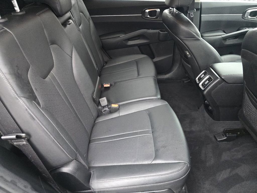Used 2022 Kia Sorento S image 18