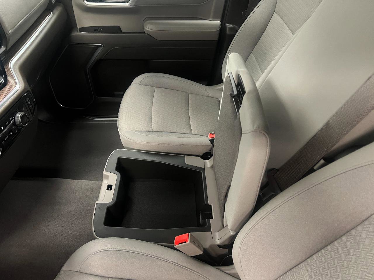 Used 2025 Chevrolet Silverado 1500 LT image 32