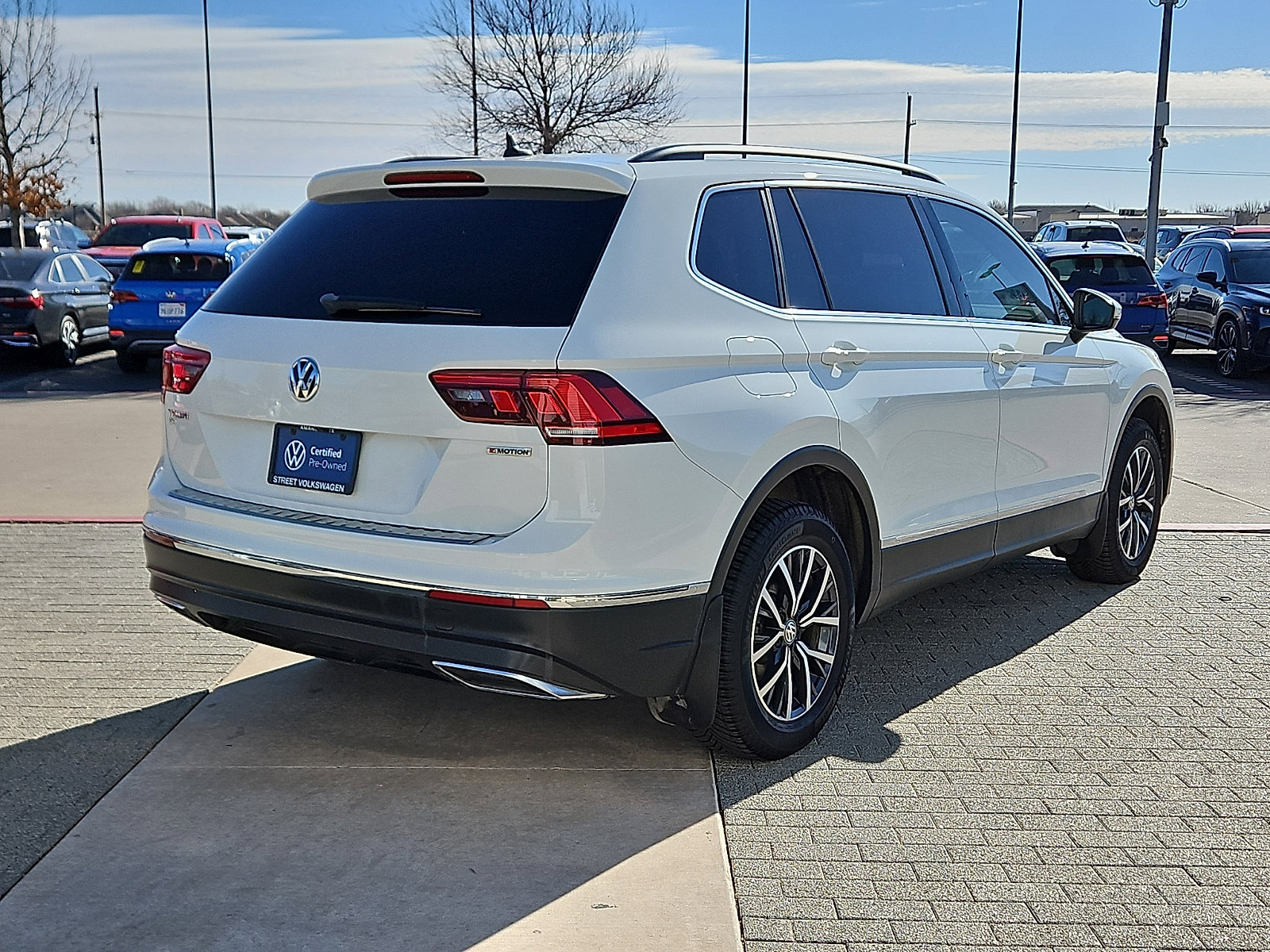Used 2020 Volkswagen Tiguan SE w/ Panoramic Sunroof Package image 3
