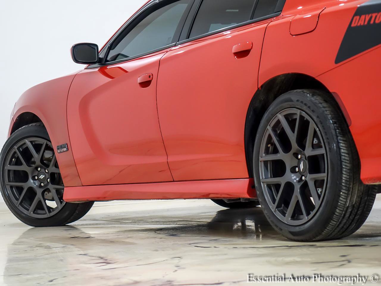 Used 2017 Dodge Charger R/T RWD image 11