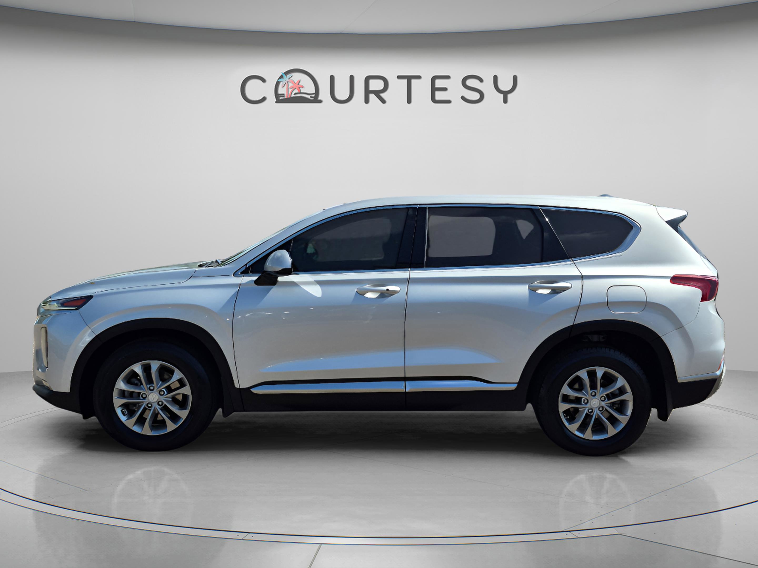 Used 2019 Hyundai Santa Fe SEL FWD image 2