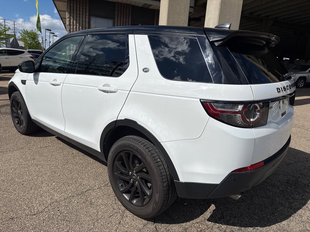 Used 2019 Land Rover Discovery Sport SE image 2
