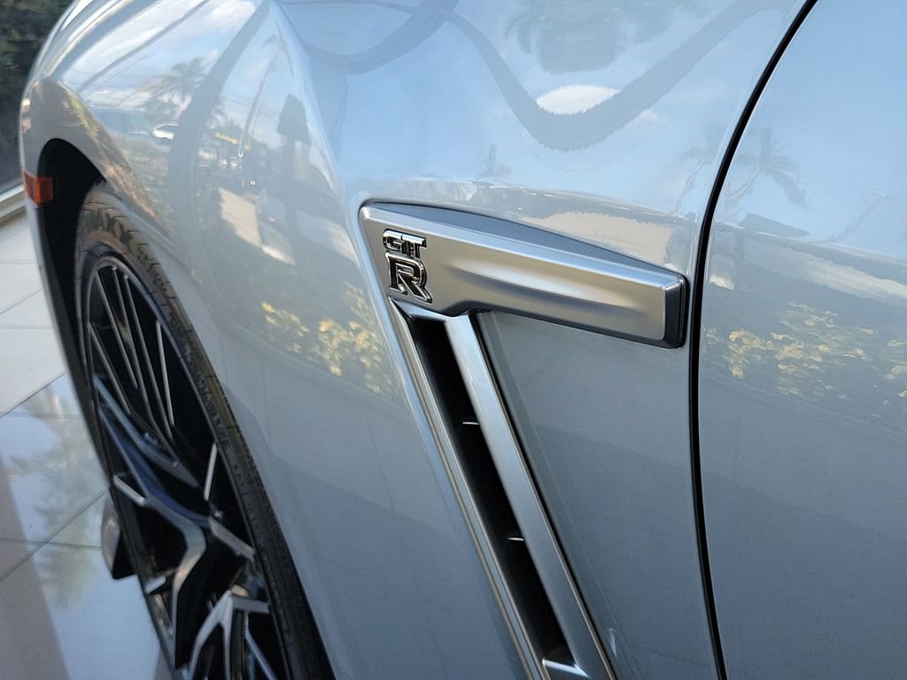 Used 2024 Nissan GT-R Premium w/ Premium Interior Package image 13