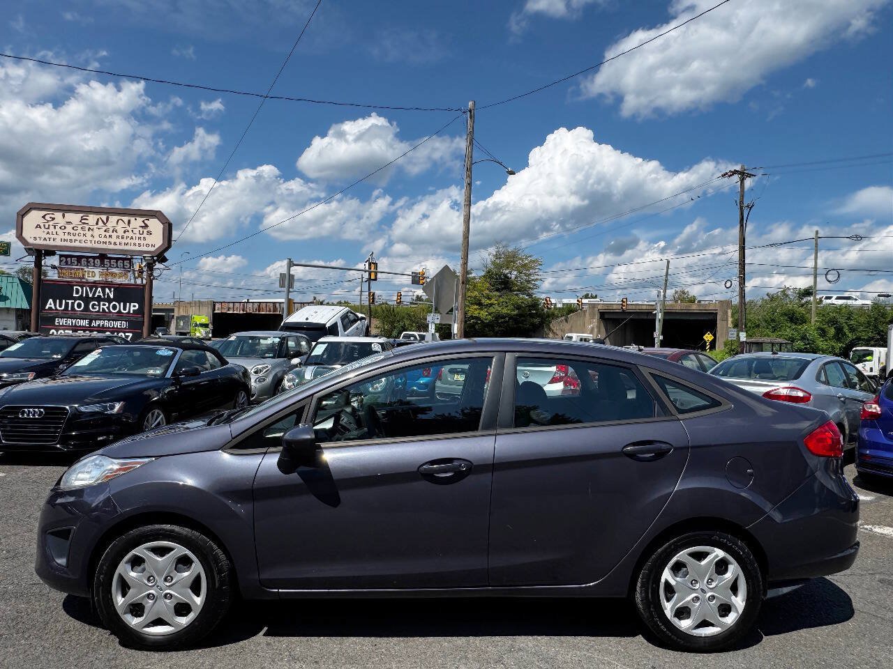 Used 2012 Ford Fiesta SE FWD image 3