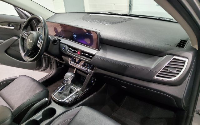 Used 2025 Kia Seltos EX w/ EX Sunroof Package FWD image 21