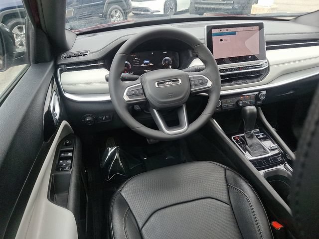 Used 2025 Jeep Compass Limited w/ Elite Group AWD/4WD image 11