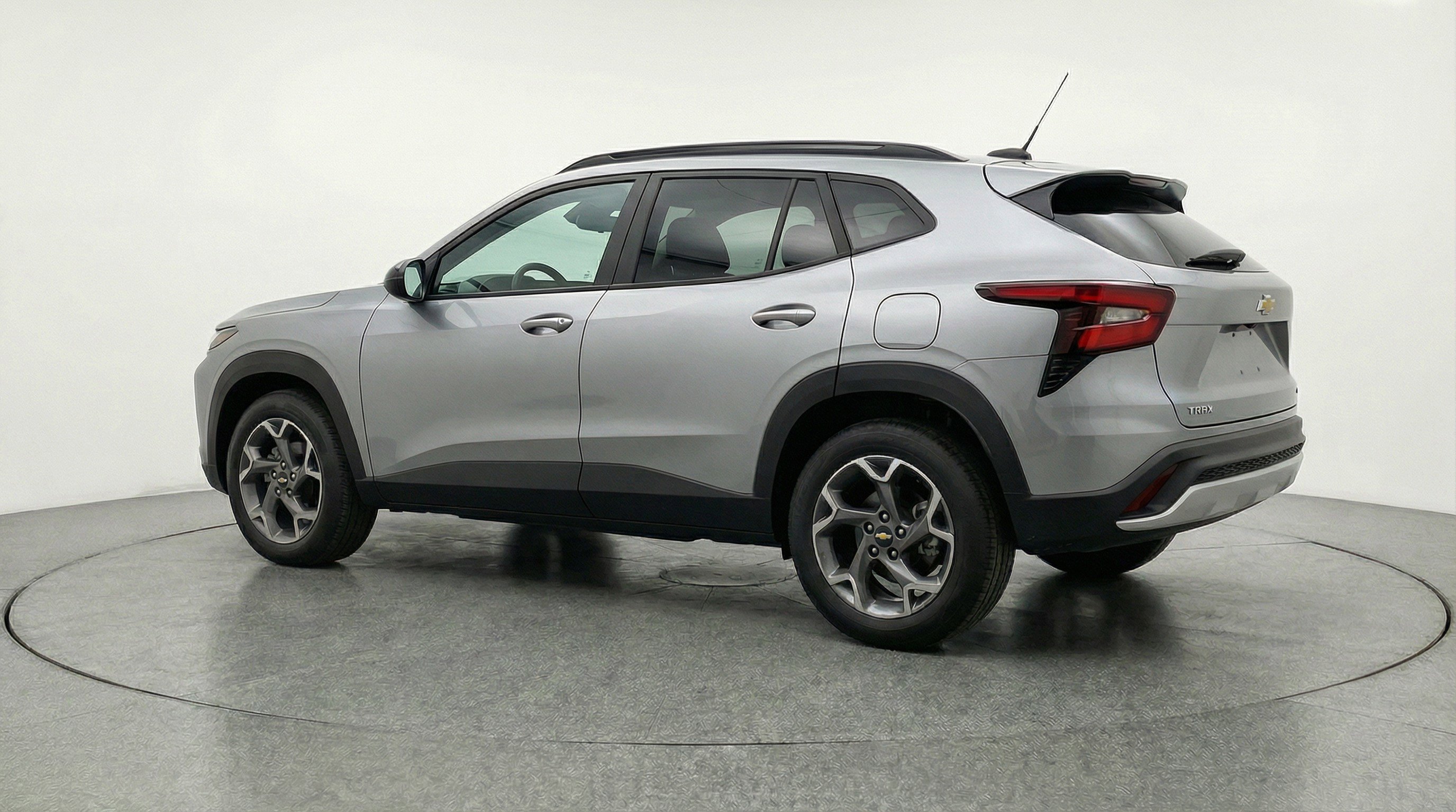 Used 2025 Chevrolet Trax LT w/ LT Convenience Package FWD image 6