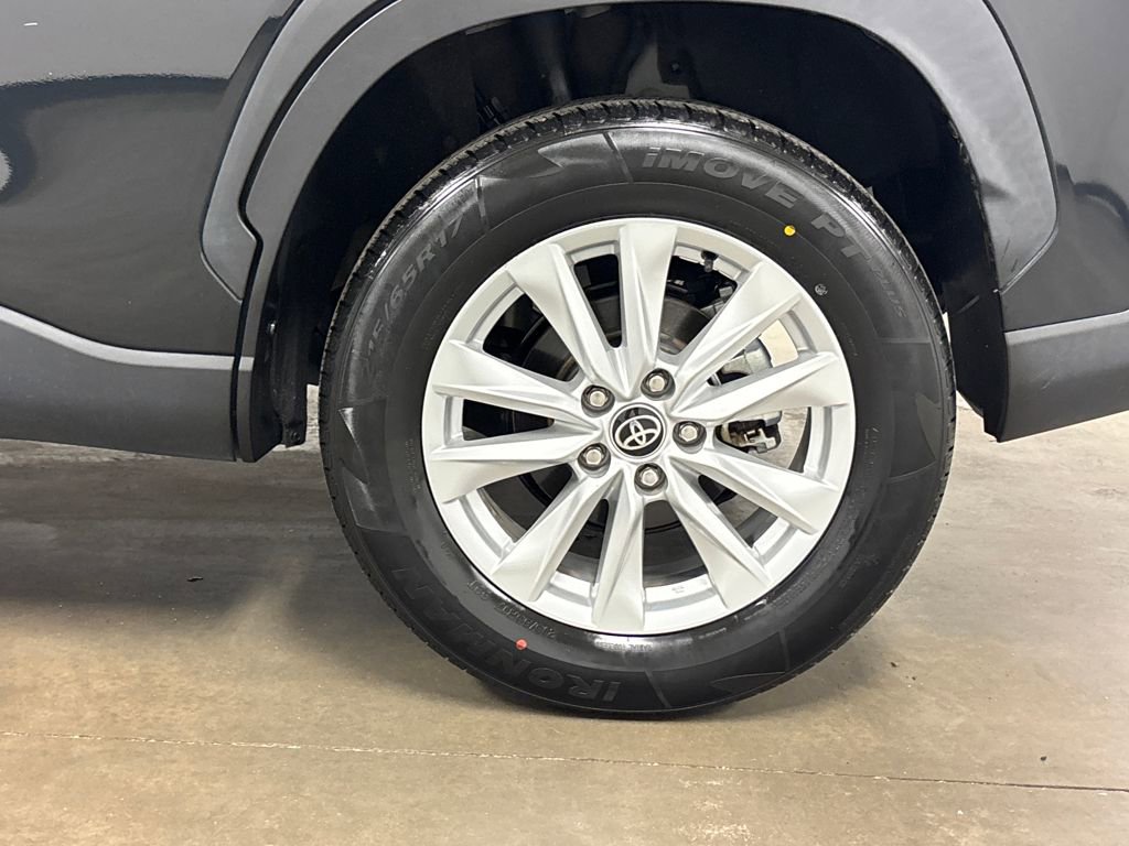 Used 2022 Toyota Corolla Cross LE image 14