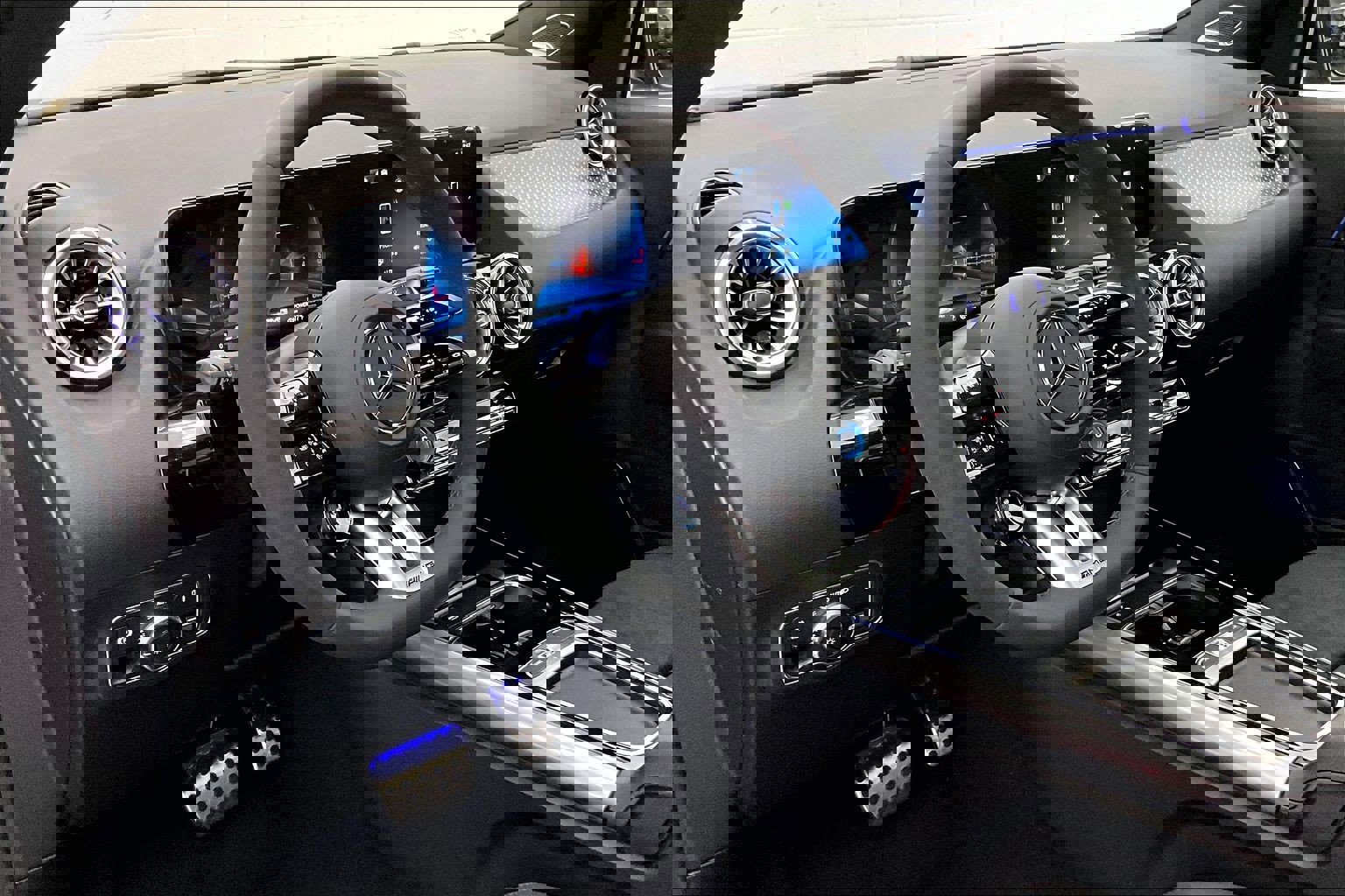 New 2026 Mercedes-Benz GLA 35 AMG 4MATIC image 6