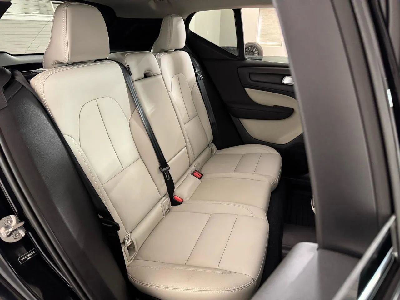 Used 2024 Volvo XC40 B5 Ultimate w/ Climate Package AWD/4WD image 36