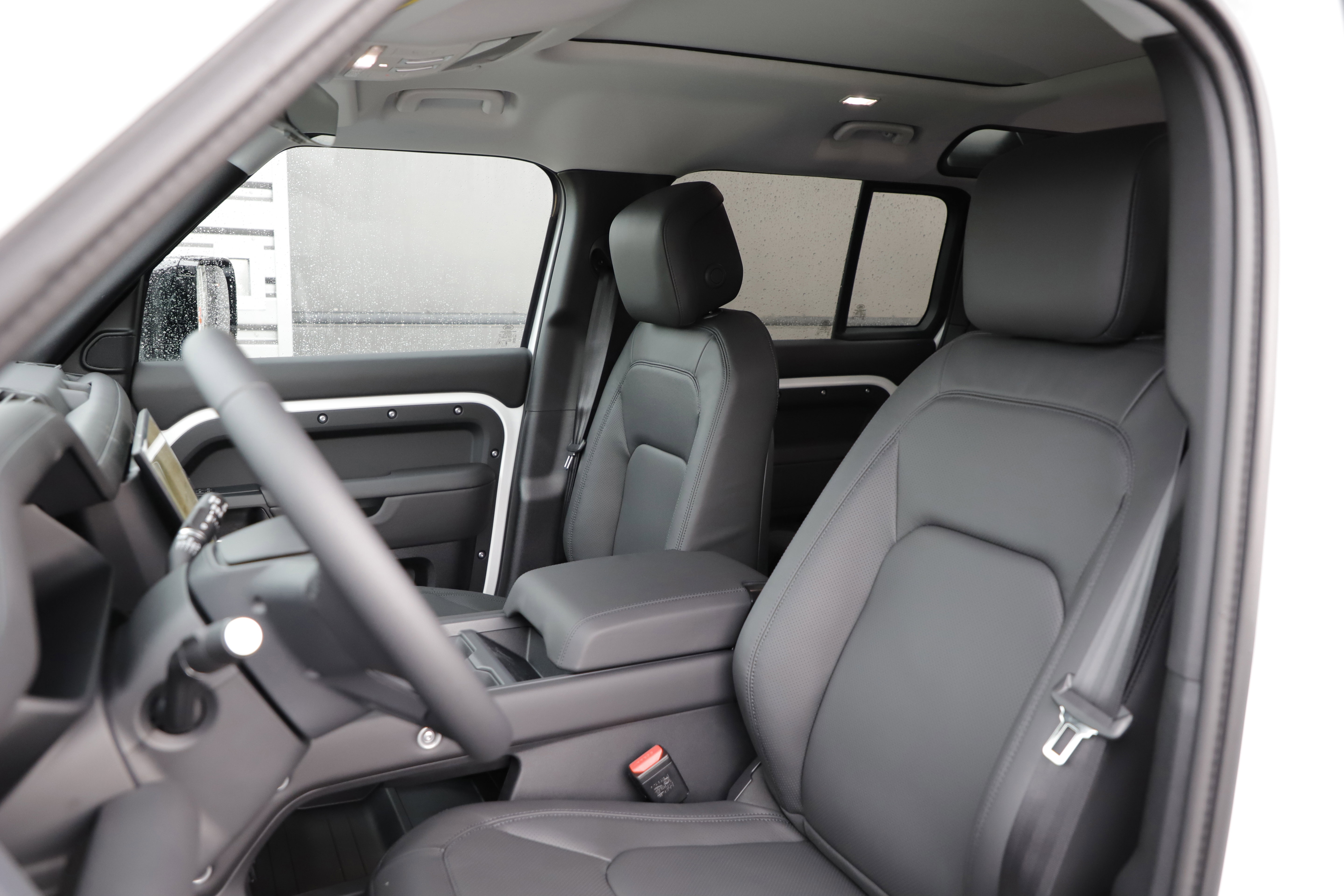 New 2026 Land Rover Defender 110 X-Dynamic SE image 16