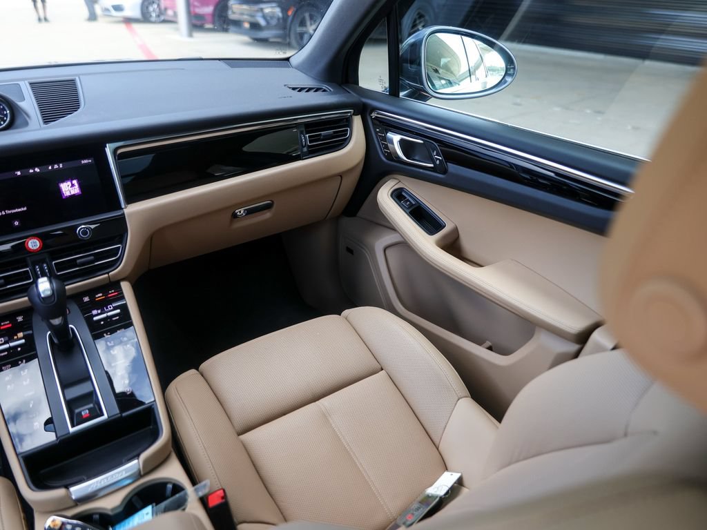 Certified 2026 Porsche Macan AWD/4WD image 34