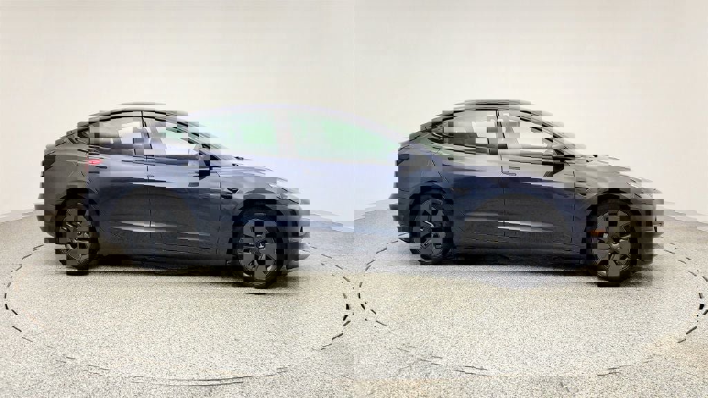 Used 2023 Tesla Model 3 Standard Range image 4