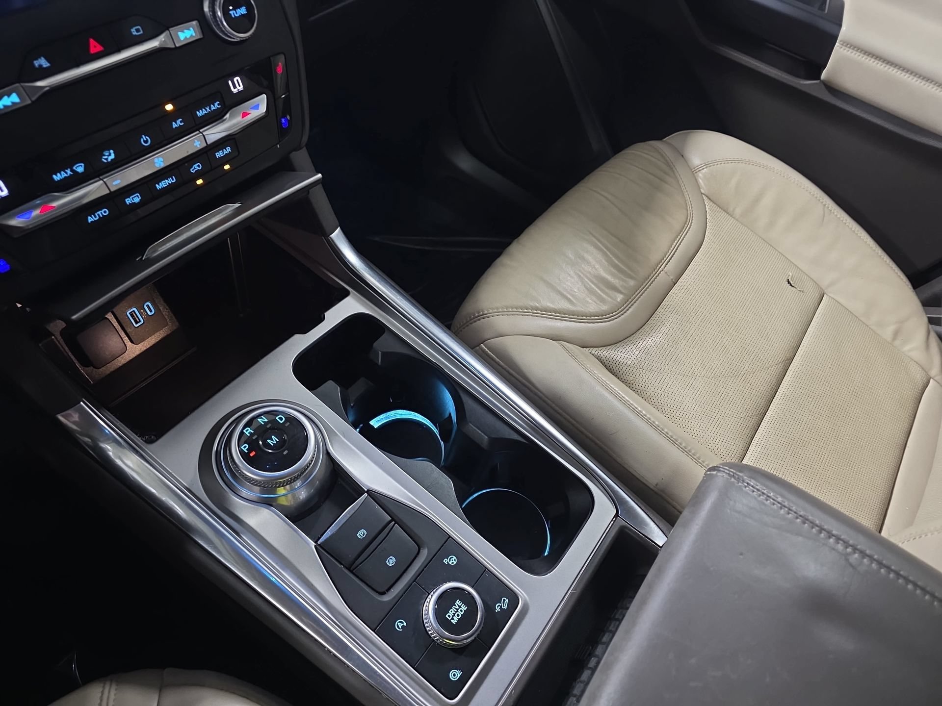 Used 2020 Ford Explorer Platinum w/ Premium Technology Package AWD/4WD image 25