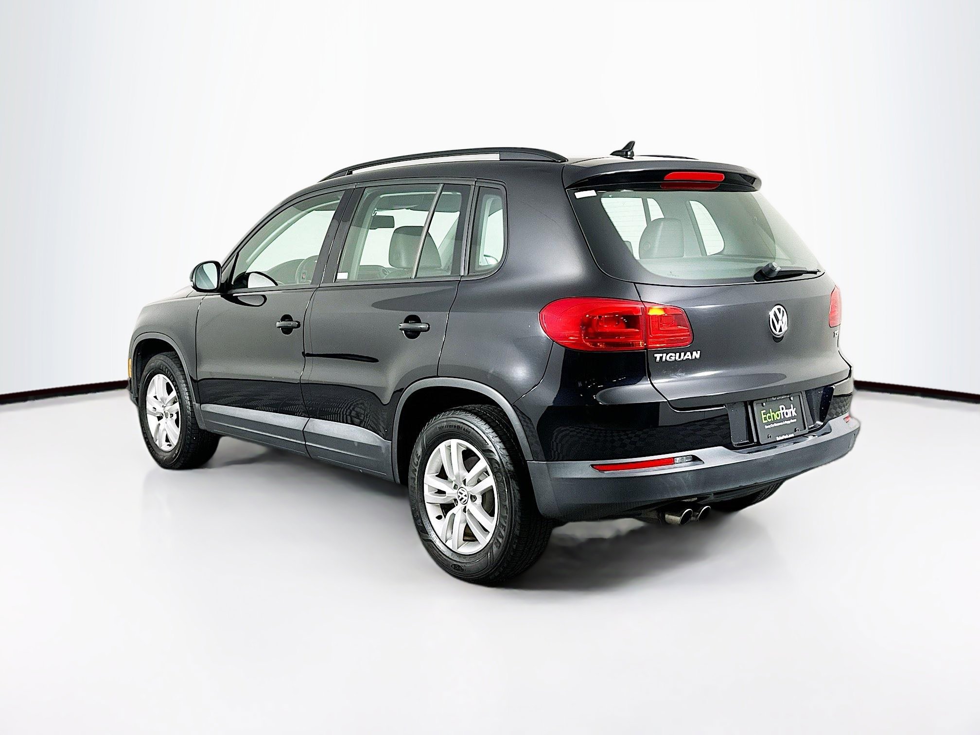Used 2017 Volkswagen Tiguan S image 5