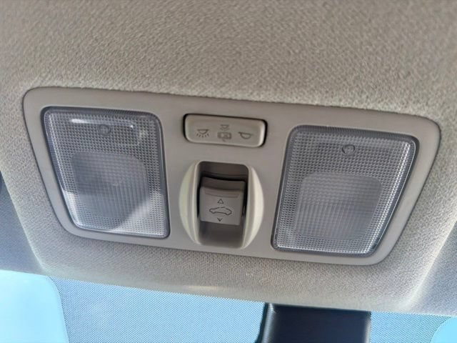 Used 2025 Hyundai Venue FWD image 37