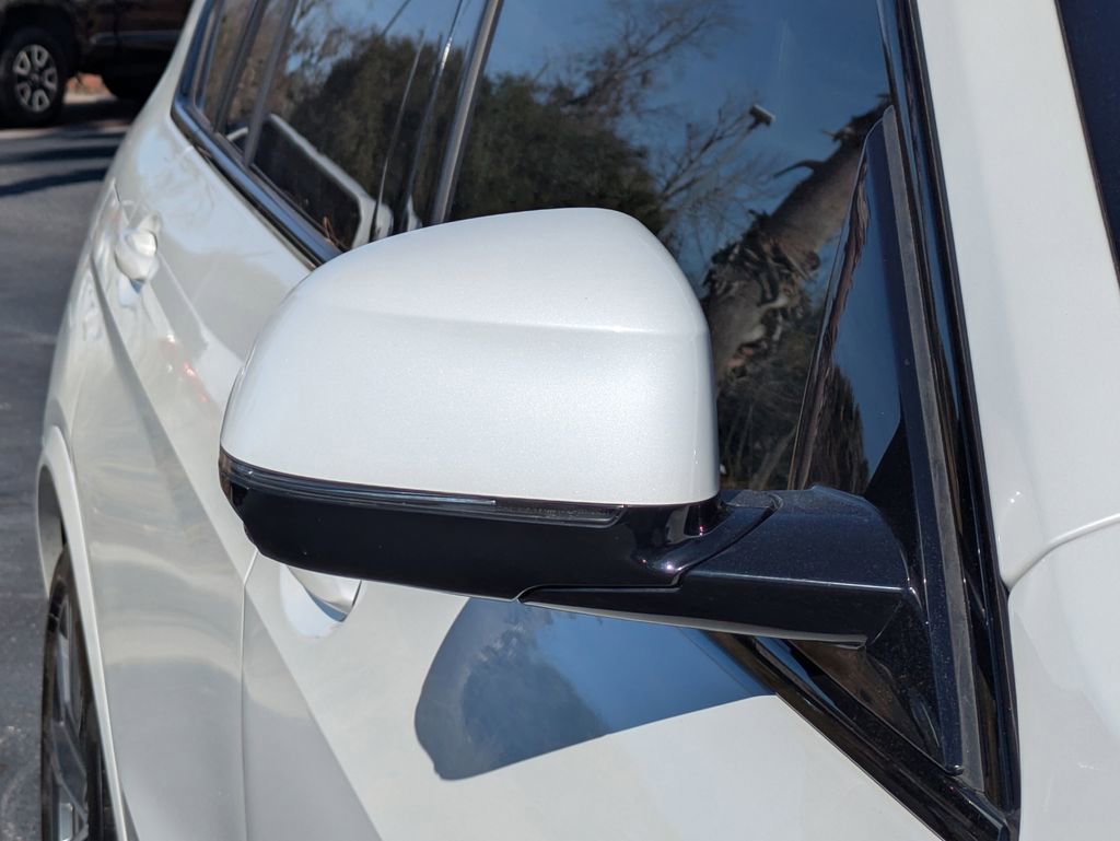 Used 2021 BMW X7 M50i w/ Dynamic Handling Package image 11