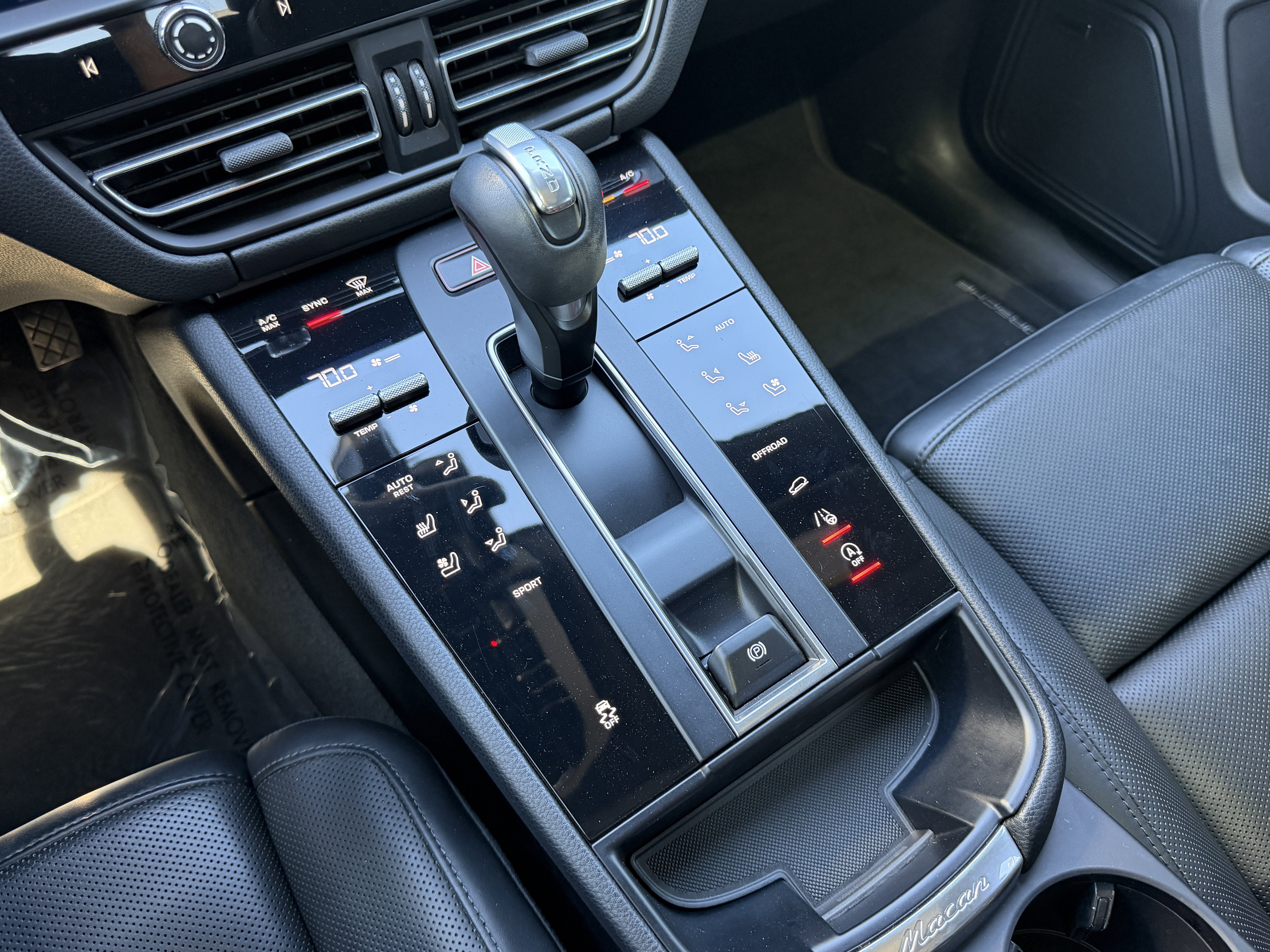 Certified 2022 Porsche Macan image 31