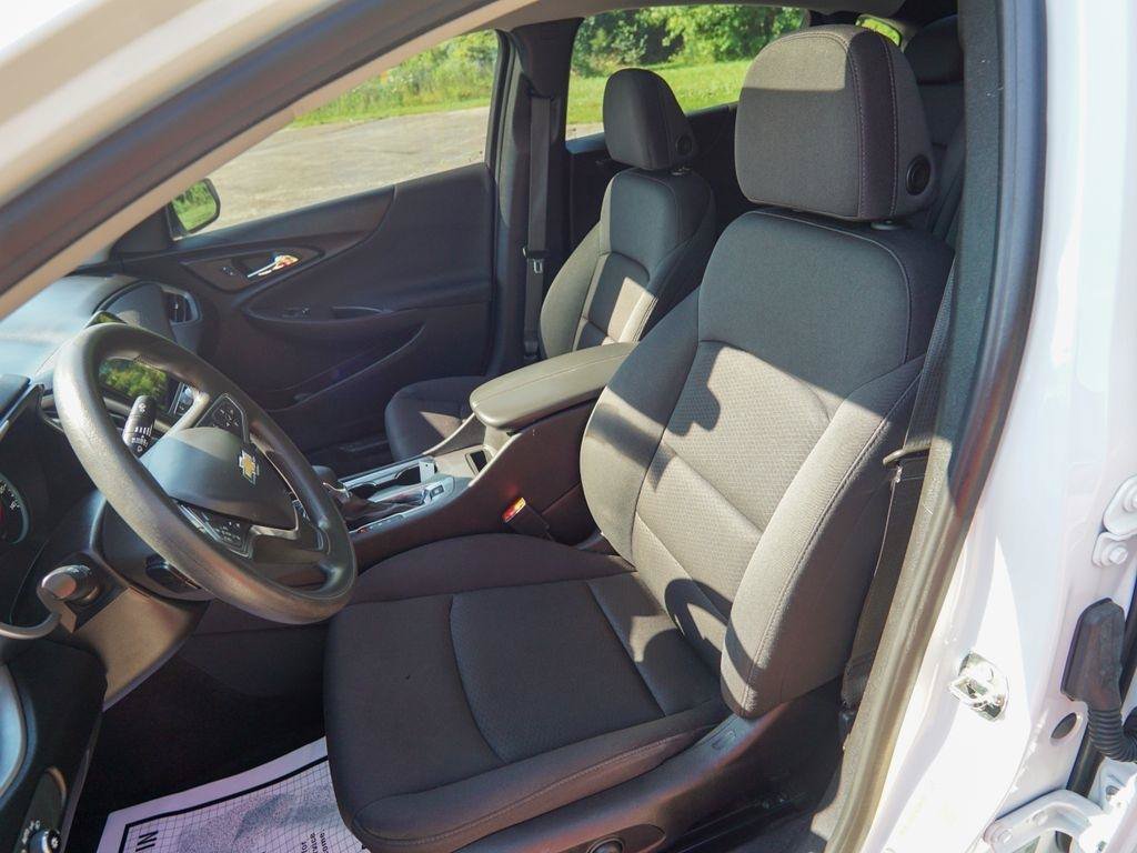 Used 2023 Chevrolet Malibu LT w/ Driver Confidence Package FWD image 18