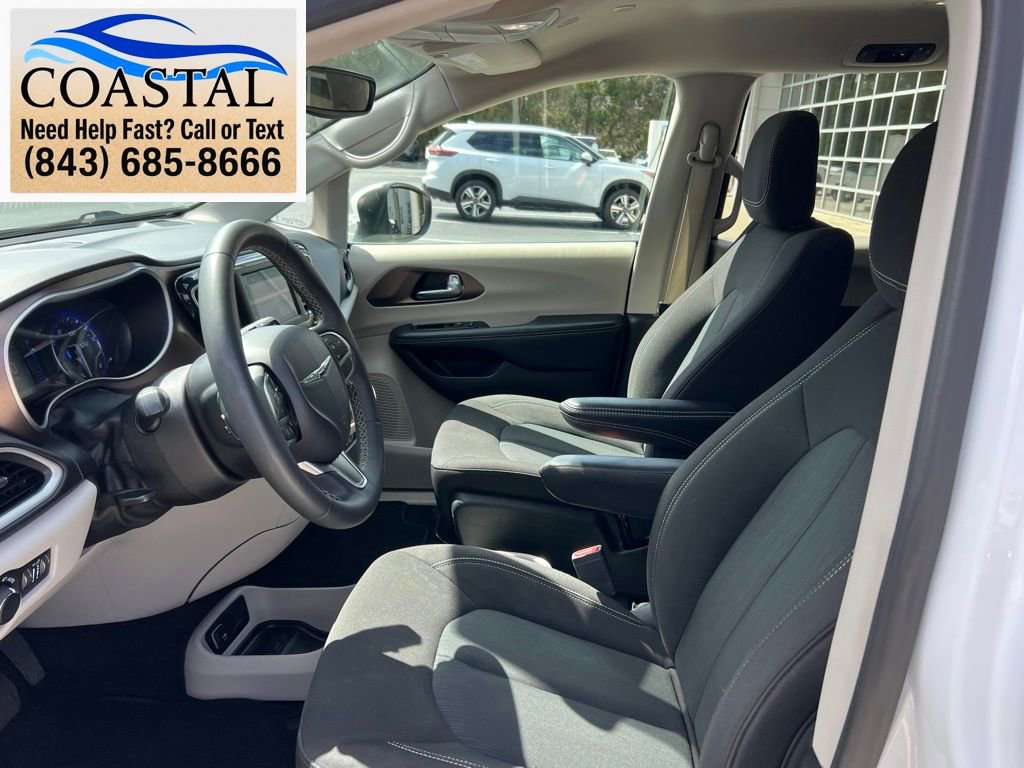 Used 2023 Chrysler Voyager LX FWD image 10