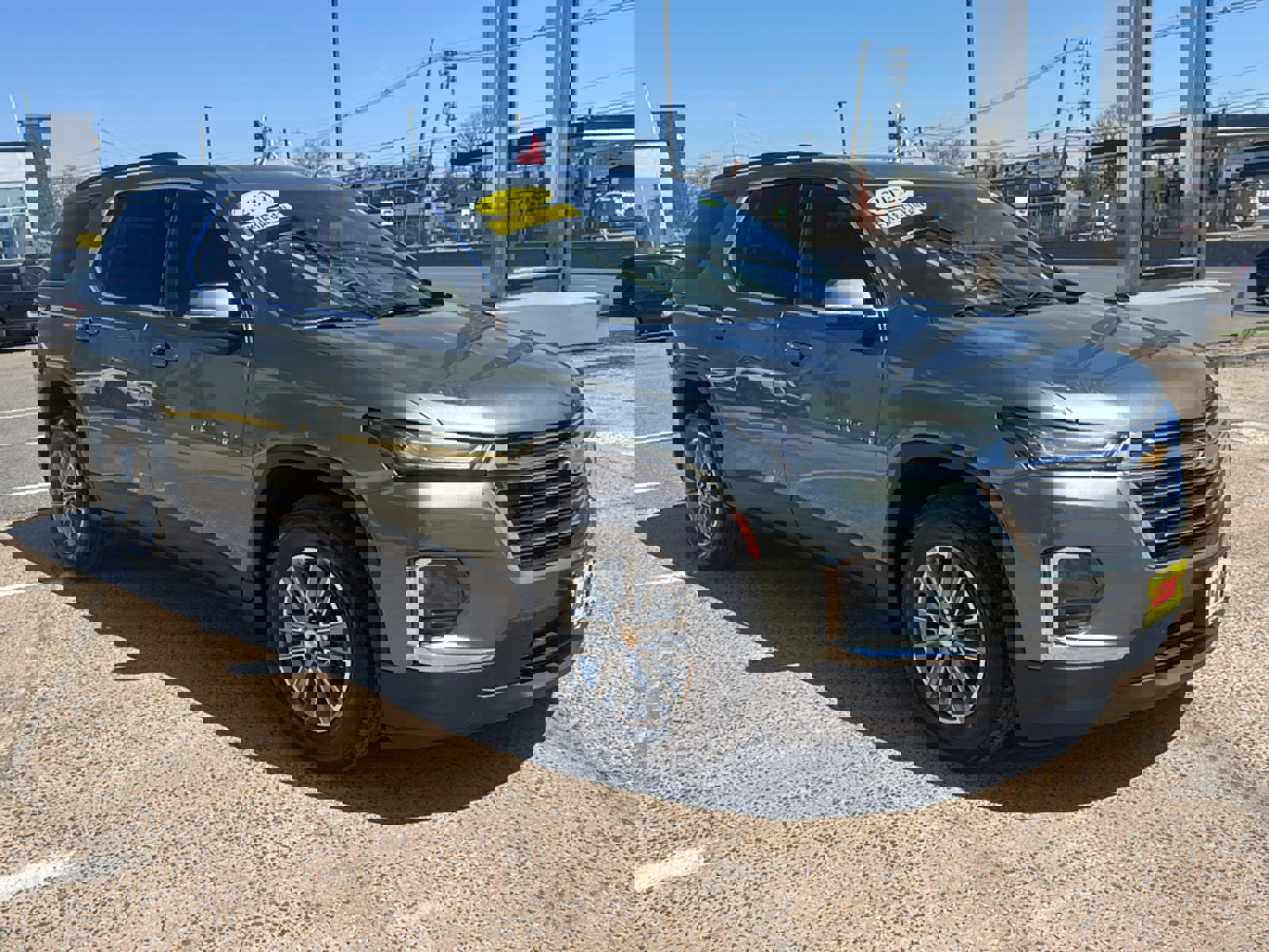 Used 2023 Chevrolet Traverse LT w/ Rear Camera Mirror Package image 4