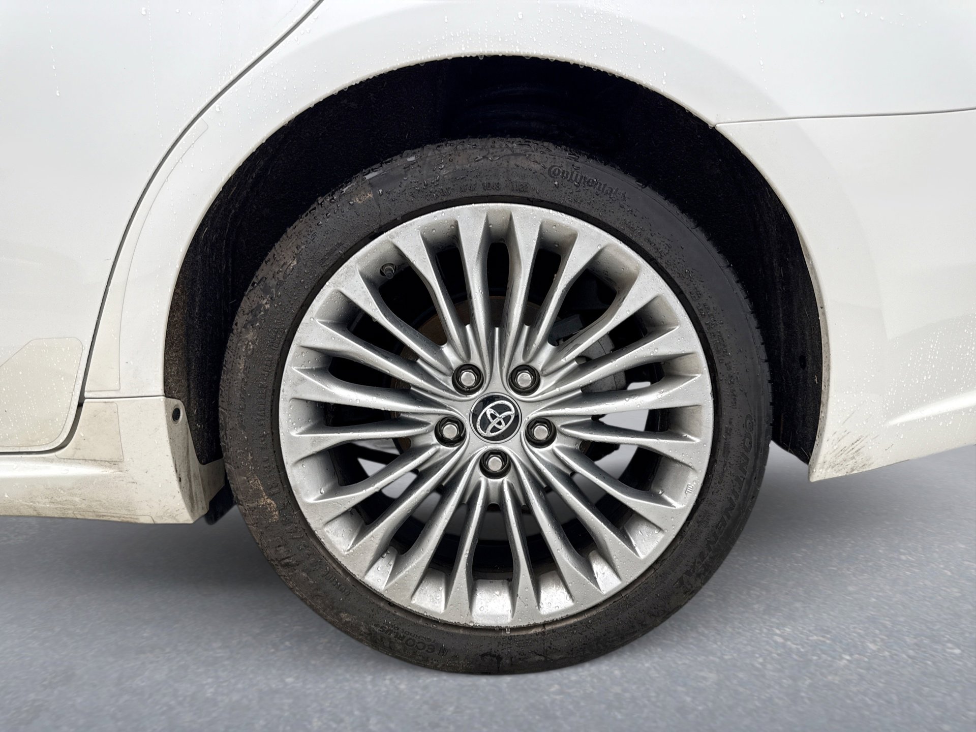 Used 2017 Toyota Avalon Limited w/ Carpet Mat Package image 27