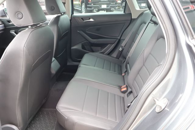 Used 2024 Volkswagen Jetta SE FWD image 17