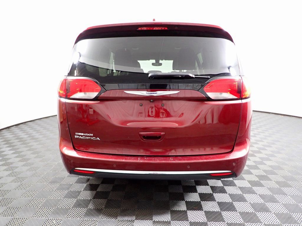 Used 2019 Chrysler Pacifica Touring-L image 13