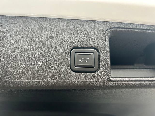 Used 2024 GMC Terrain SLT AWD/4WD image 18