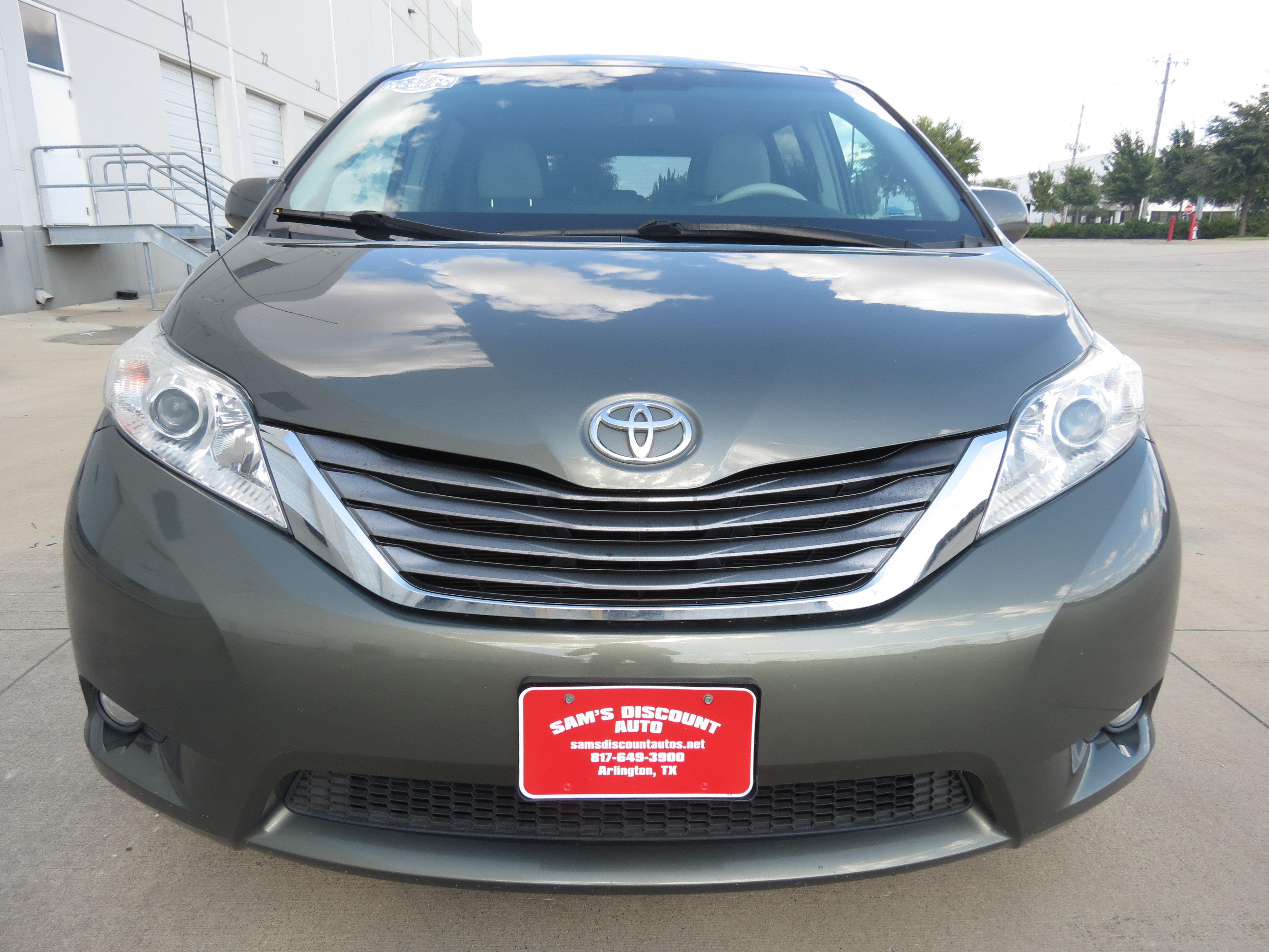 Used 2011 Toyota Sienna XLE FWD image 7