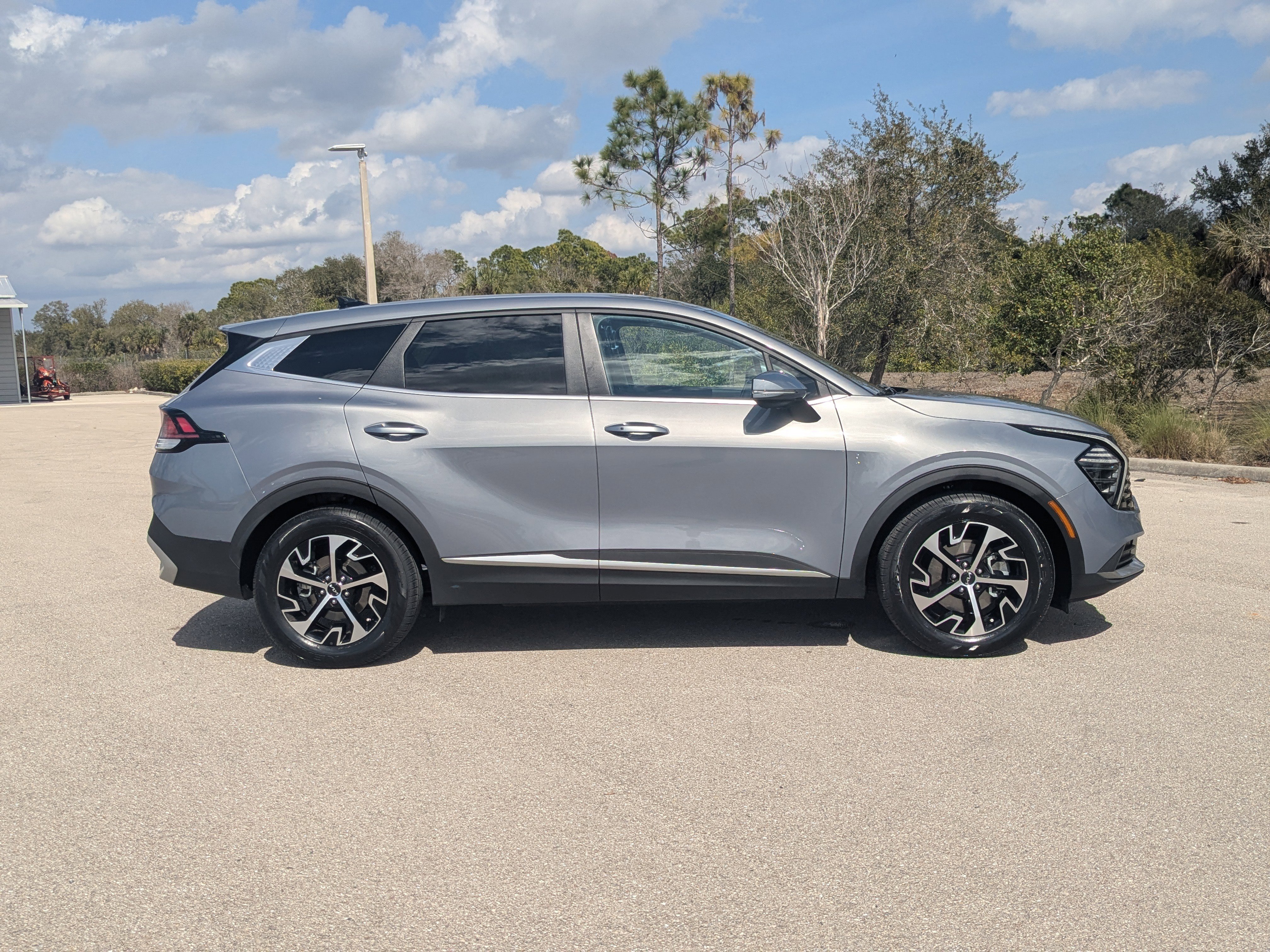 Certified 2024 Kia Sportage EX image 4