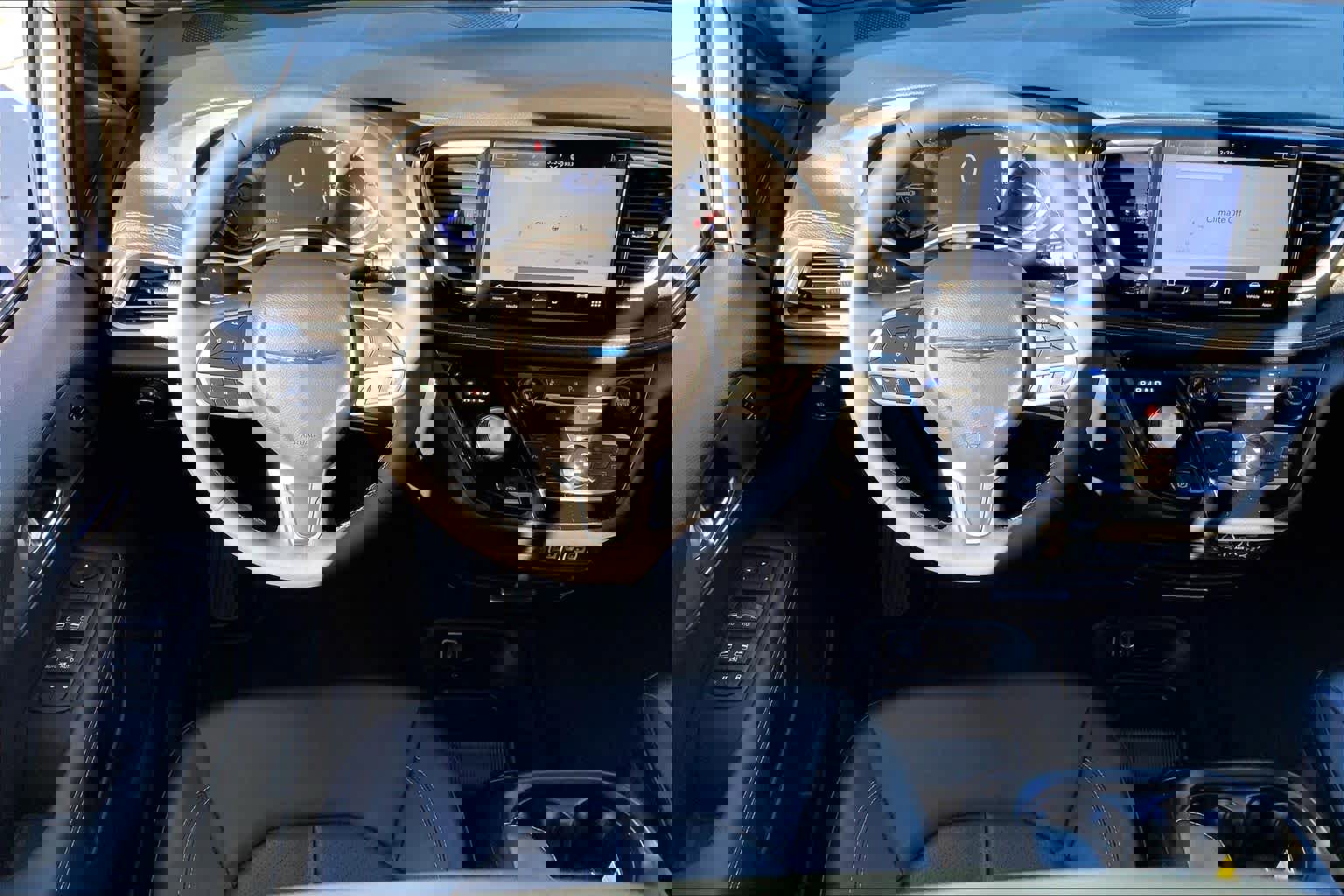 Used 2025 Chrysler Pacifica Select image 6