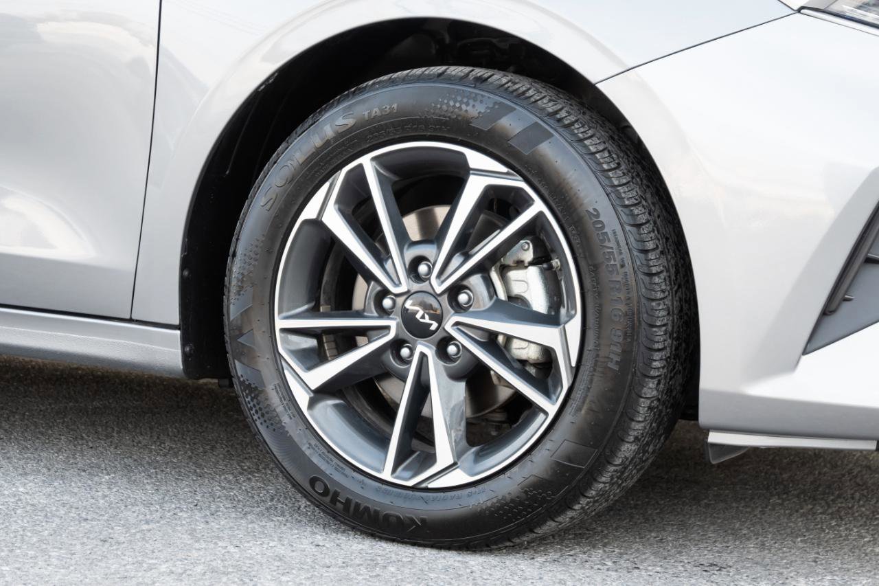 Used 2024 Kia Forte LXS w/ LXS Technology Package image 13