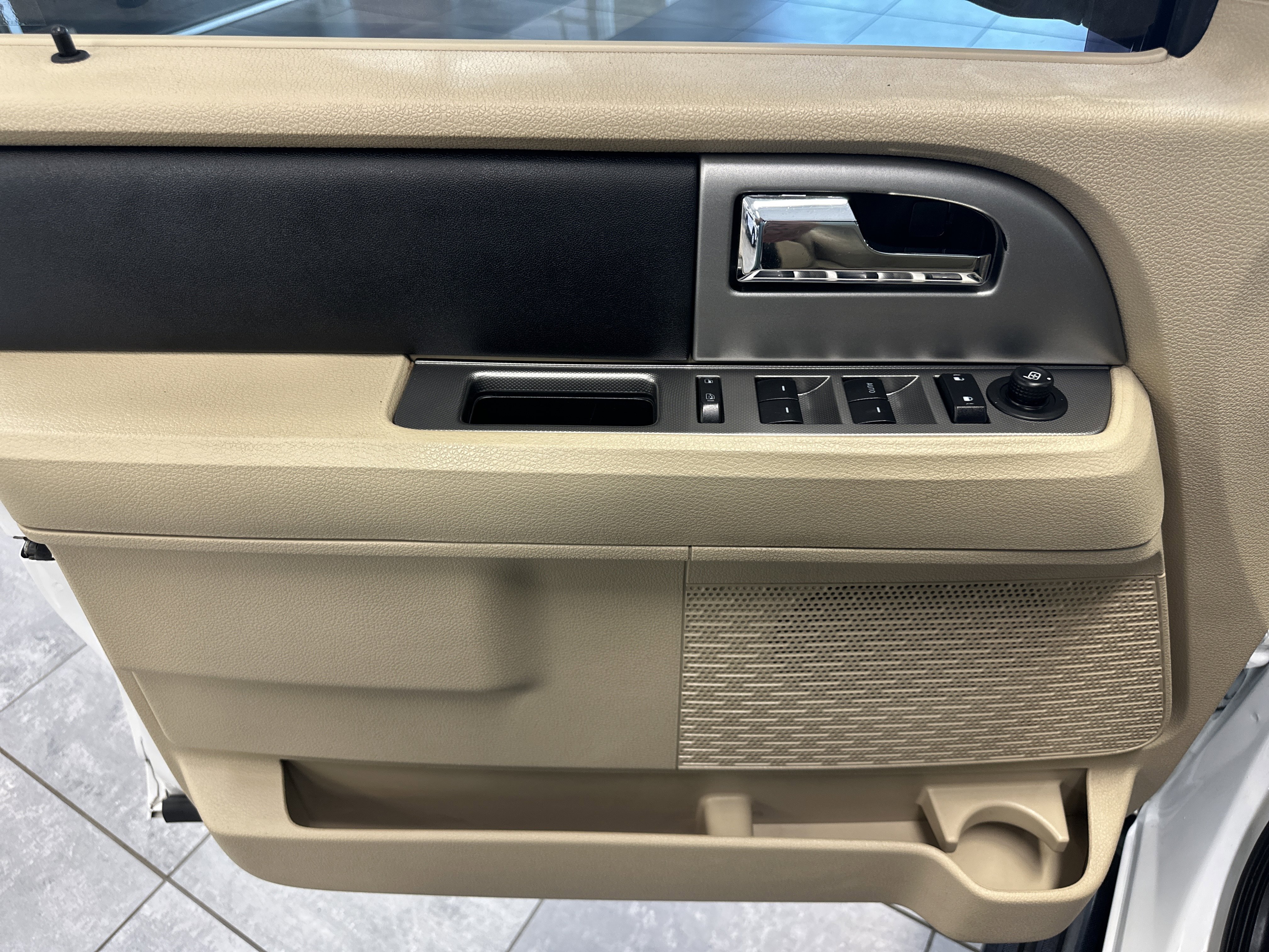 Used 2016 Ford Expedition XLT w/ Equipment Group 202A image 23