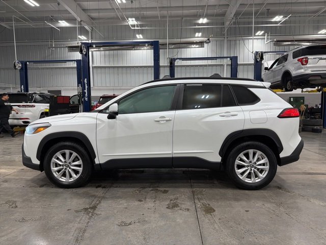 Certified 2023 Toyota Corolla Cross LE image 4