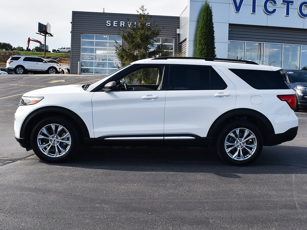 Used 2024 Ford Explorer XLT w/ Equipment Group 202A AWD/4WD image 2