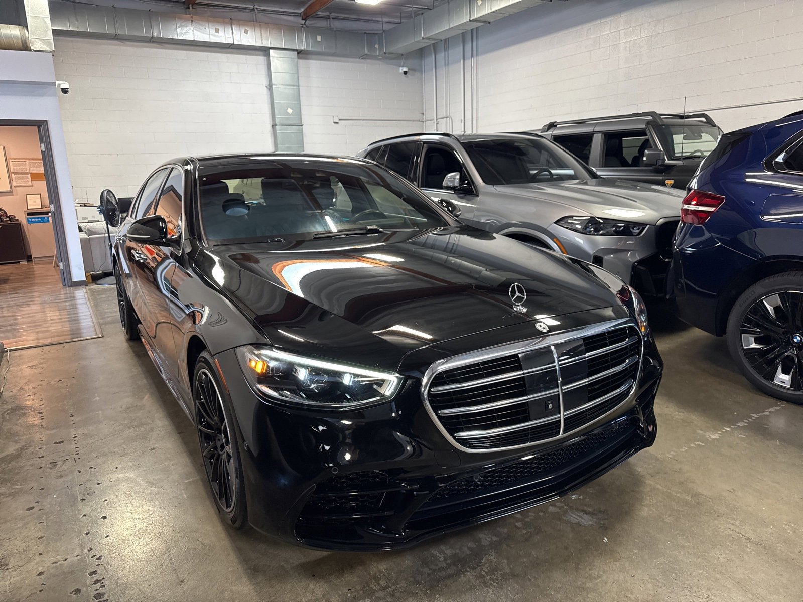 Used 2022 Mercedes-Benz S 580 4MATIC Sedan image 3