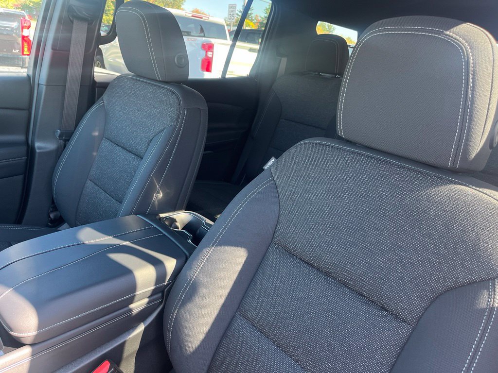 New 2027 Chevrolet Traverse LT w/ Midnight/Sport Edition FWD image 15