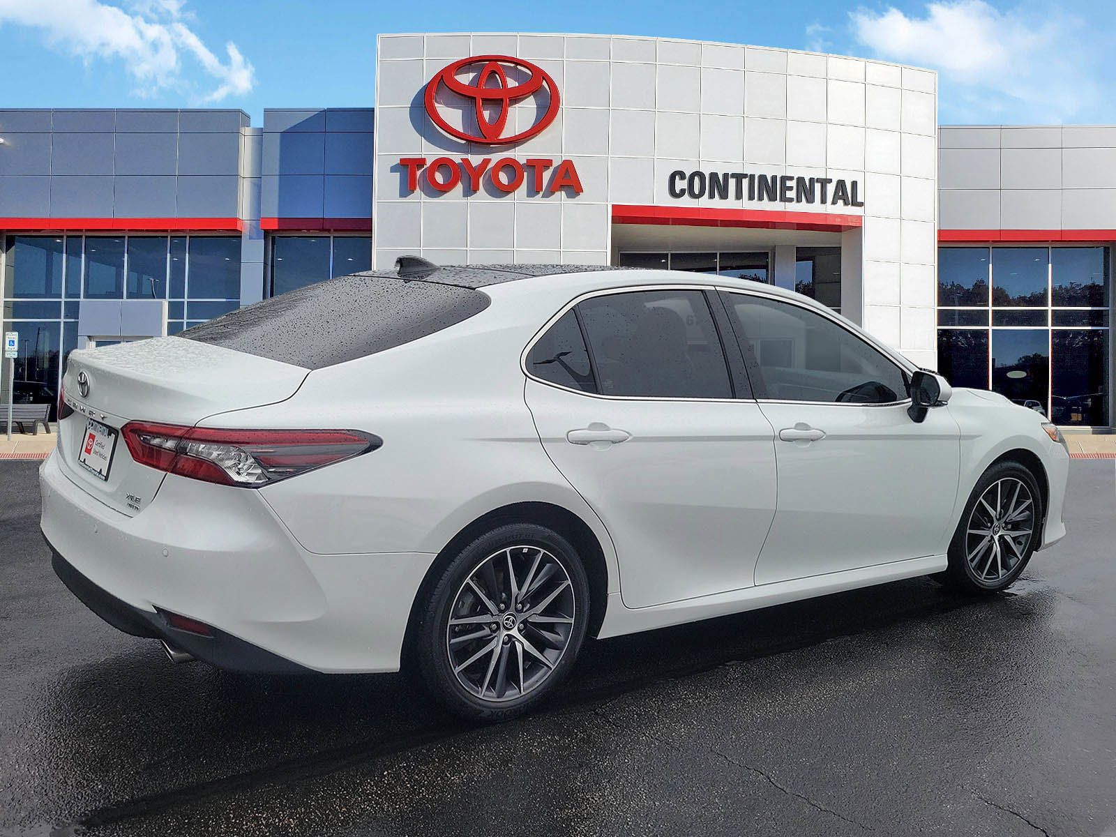 Certified 2024 Toyota Camry XLE w/ Navigation Package AWD/4WD image 5