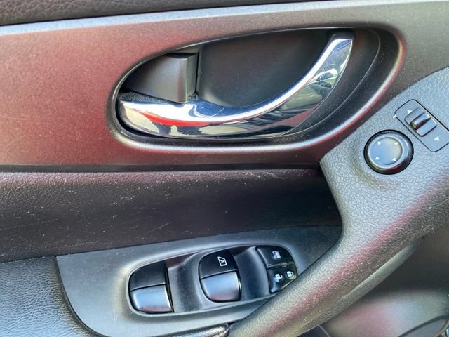 Used 2016 Nissan Rogue S AWD/4WD image 14