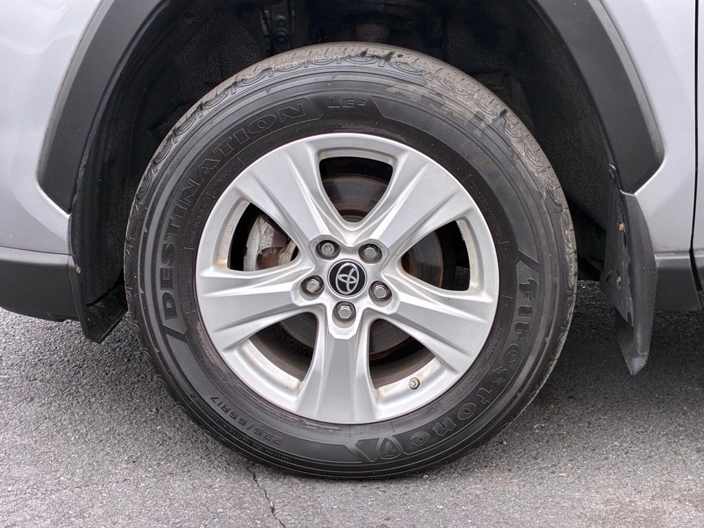 Used 2021 Toyota RAV4 LE AWD/4WD image 50