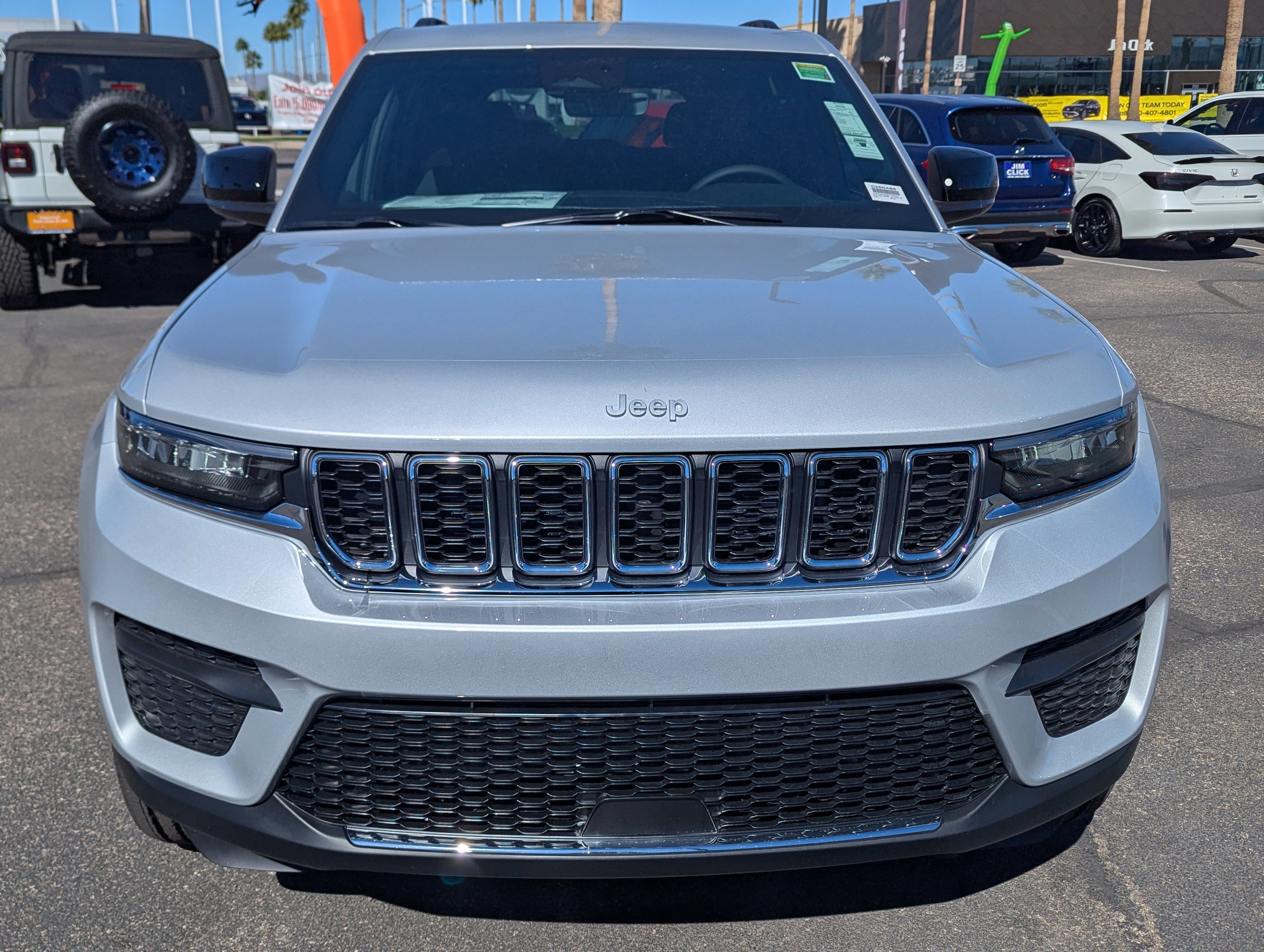 New 2025 Jeep Grand Cherokee Laredo image 6